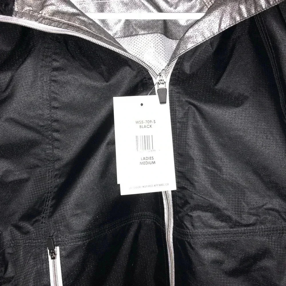 Womans rain coat! - Picture 3 of 3
